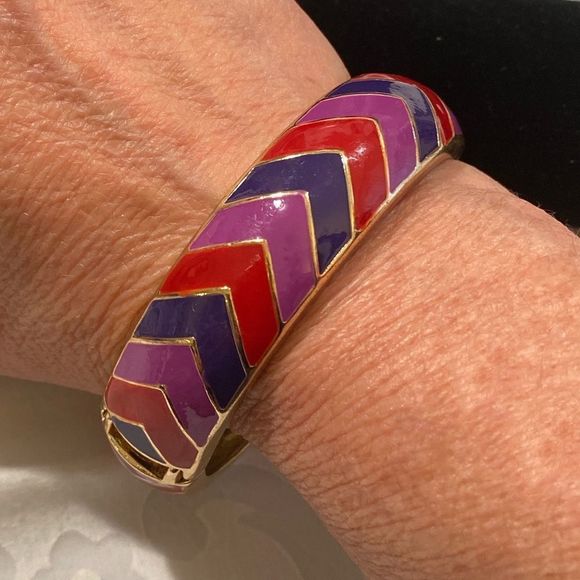 Vintage Gold And Enamel Clamper Bracelet - Picture 5 of 8